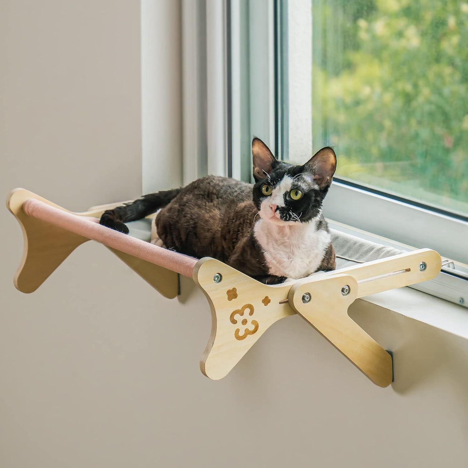 A Sturdy Window Hammock for Cats